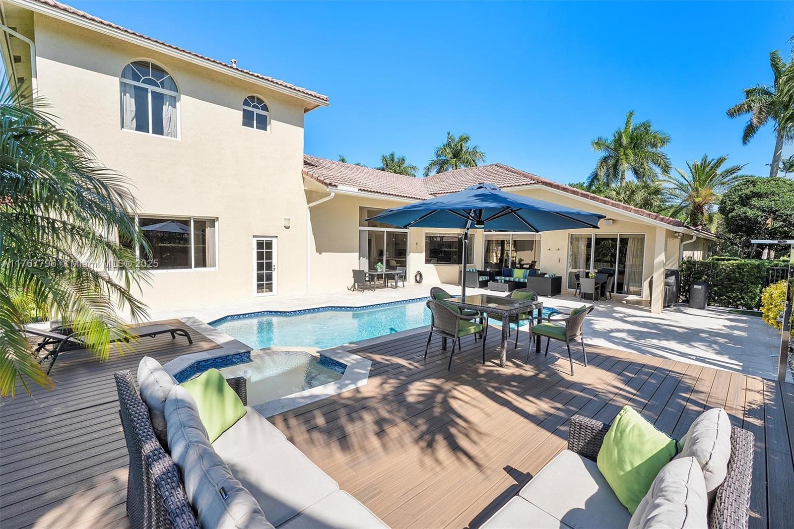2541 Golf View Dr, Weston, Broward County, Florida - 5 Bedrooms  
5 Bathrooms - 