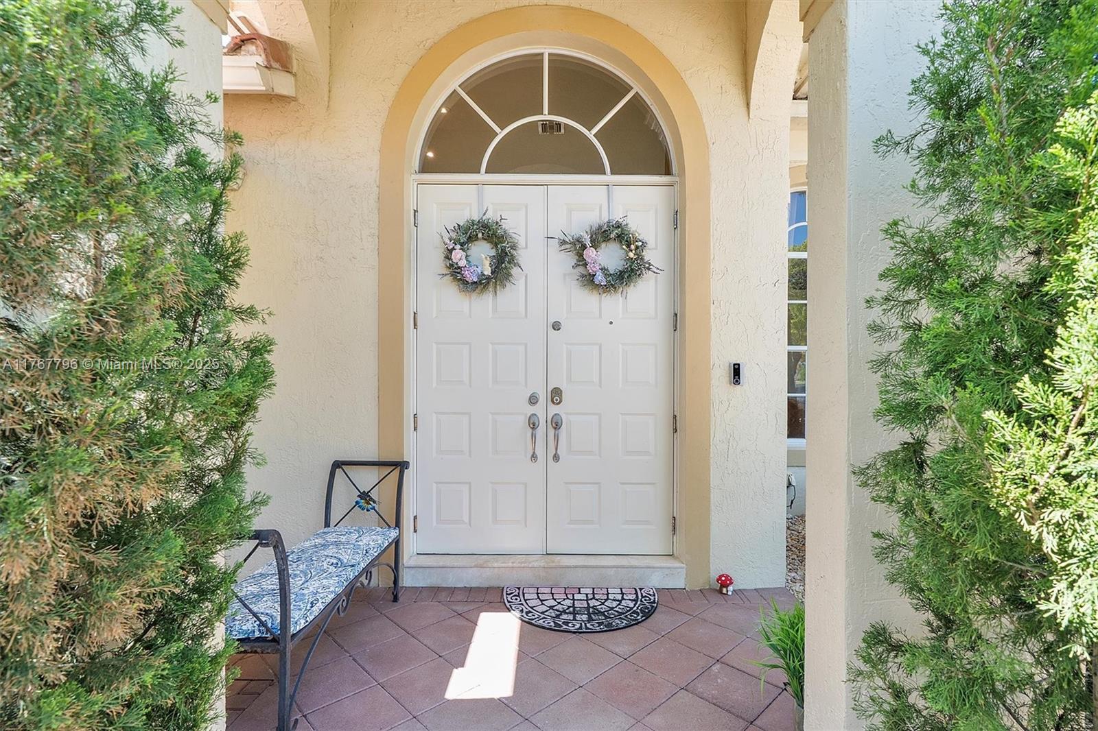 2541 Golf View Dr, Weston, Broward County, Florida - 5 Bedrooms  
5 Bathrooms - 