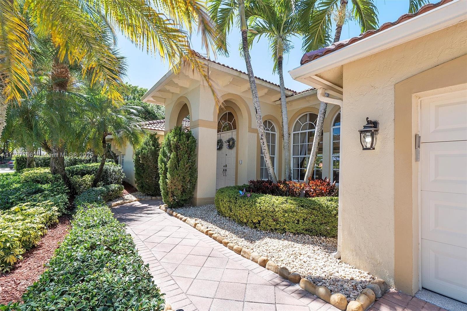 Property for Sale at 2541 Golf View Dr, Weston, Broward County, Florida - Bedrooms: 5 
Bathrooms: 5  - $2,680,000