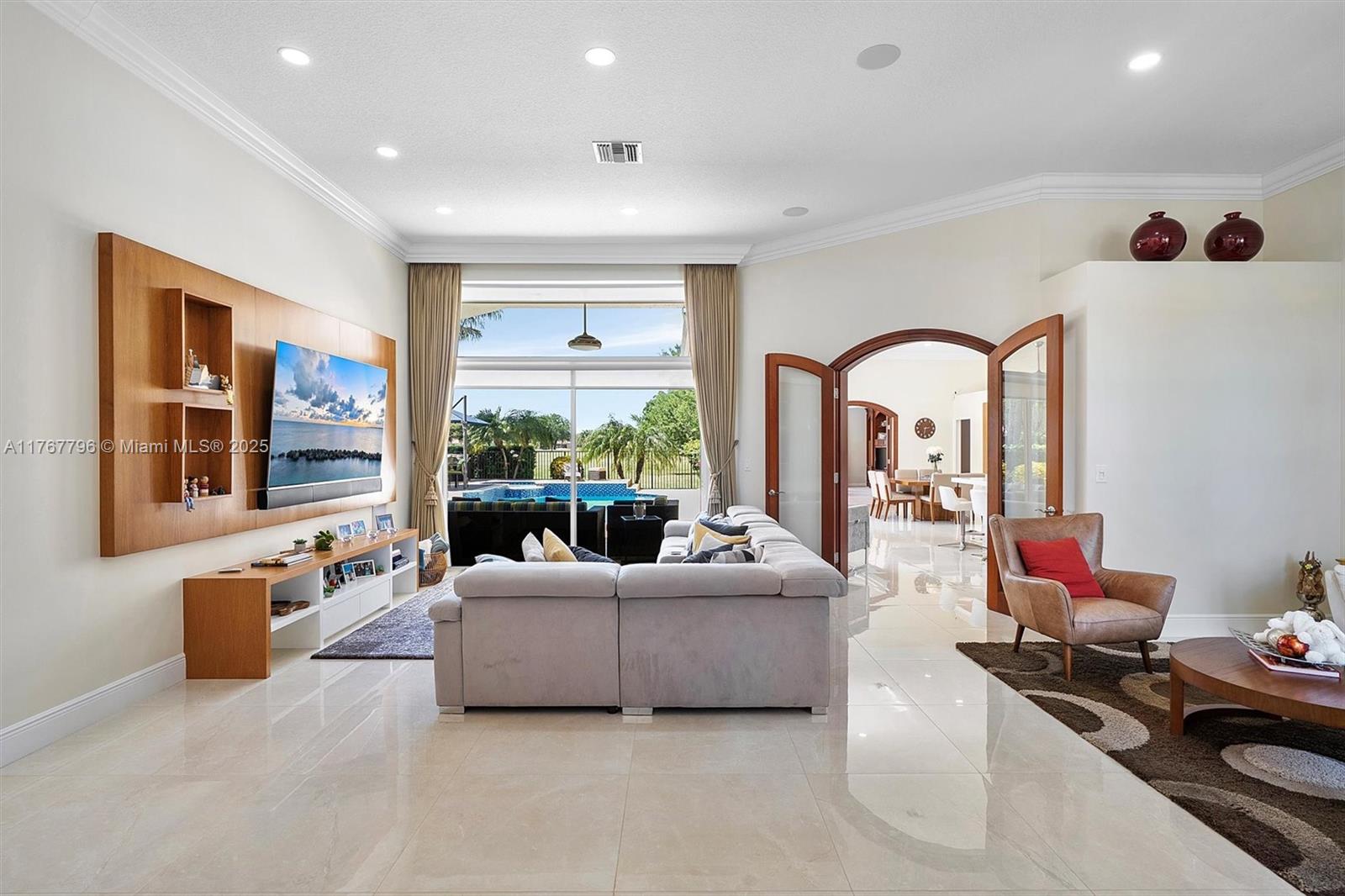 2541 Golf View Dr