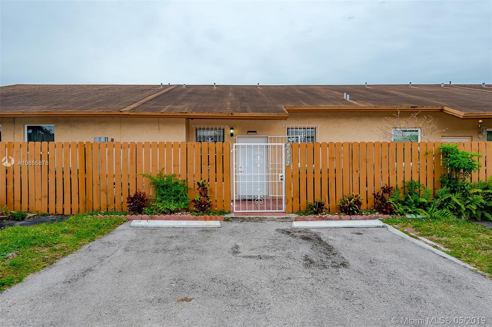 BEATIFUL VILLA STYLE HOME, 2 BED / 2 BATH, NEW KITCHEN WITH WOOD CABINETS AND LOTS OF SPACE WITH GRANITE COUNTER TOPS, UPDATED FLOORS THROUGHOUT, UPDATED BATHROOMS, STAINLESS STEEL APPLIANCES, WASHER AND DRYER, FENCED BACKYARD W/ ALUMINUM TERRACE W/ TILED PATIO, LOW MAINTENANCE FEE. ADDITIONAL $35 A MONTH GIVES YOU ACCESS TO COUNTRY VILLAGE PARK AND ALL ITS AMENITIES. LOCATED IN A QUIET NEIGHBORHOOD. NEAR TO SHOPPING CENTERS AND RESTAURANTS, GOOD SCHOOLS. CLOSE TO PALMETTO EXPRESSWAY AND I/75, PRICED TO SELL.