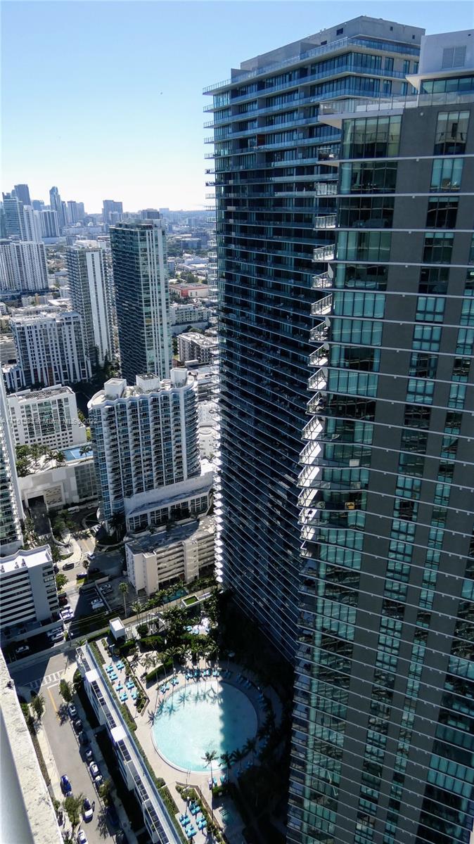 ONE PARAISO - Residential Lease