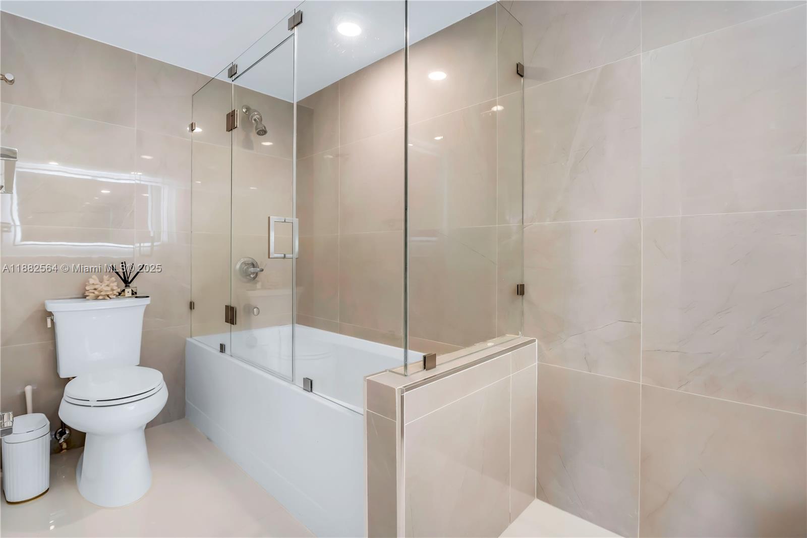 FLAMENCO CONDO TOWER I - Residential Lease