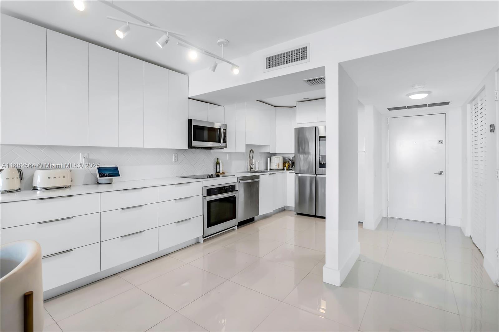 FLAMENCO CONDO TOWER I - Residential Lease