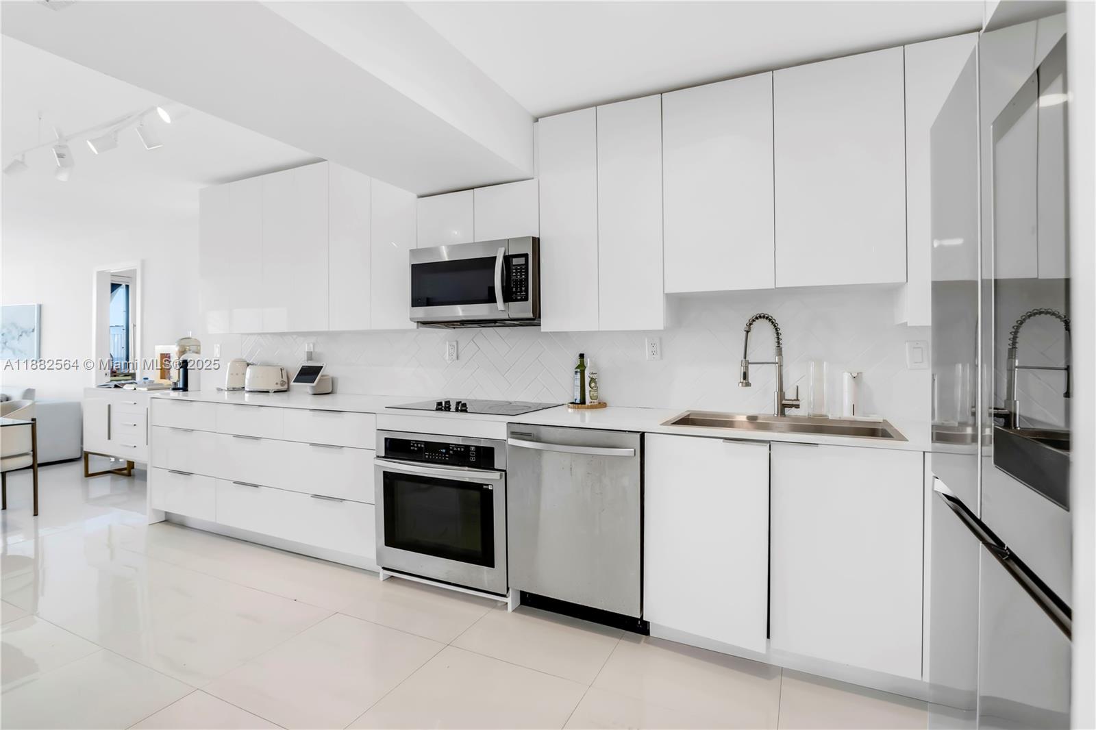 FLAMENCO CONDO TOWER I - Residential Lease