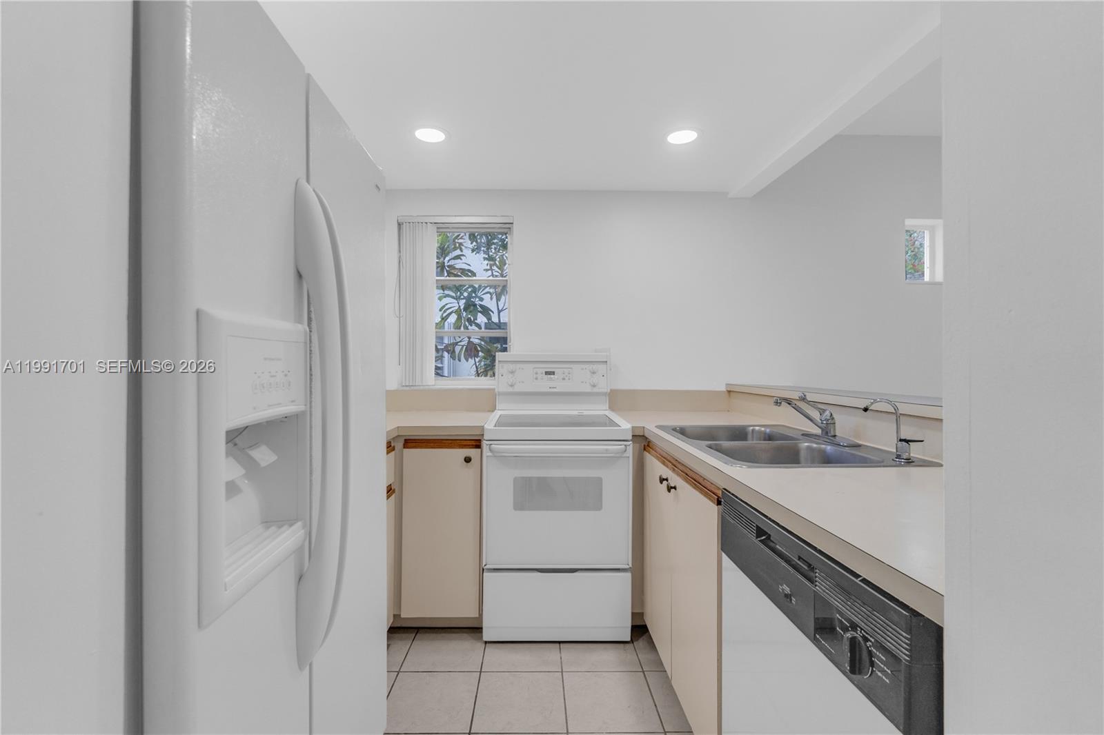 ALHAMBRA MANORS CONDO - Residential