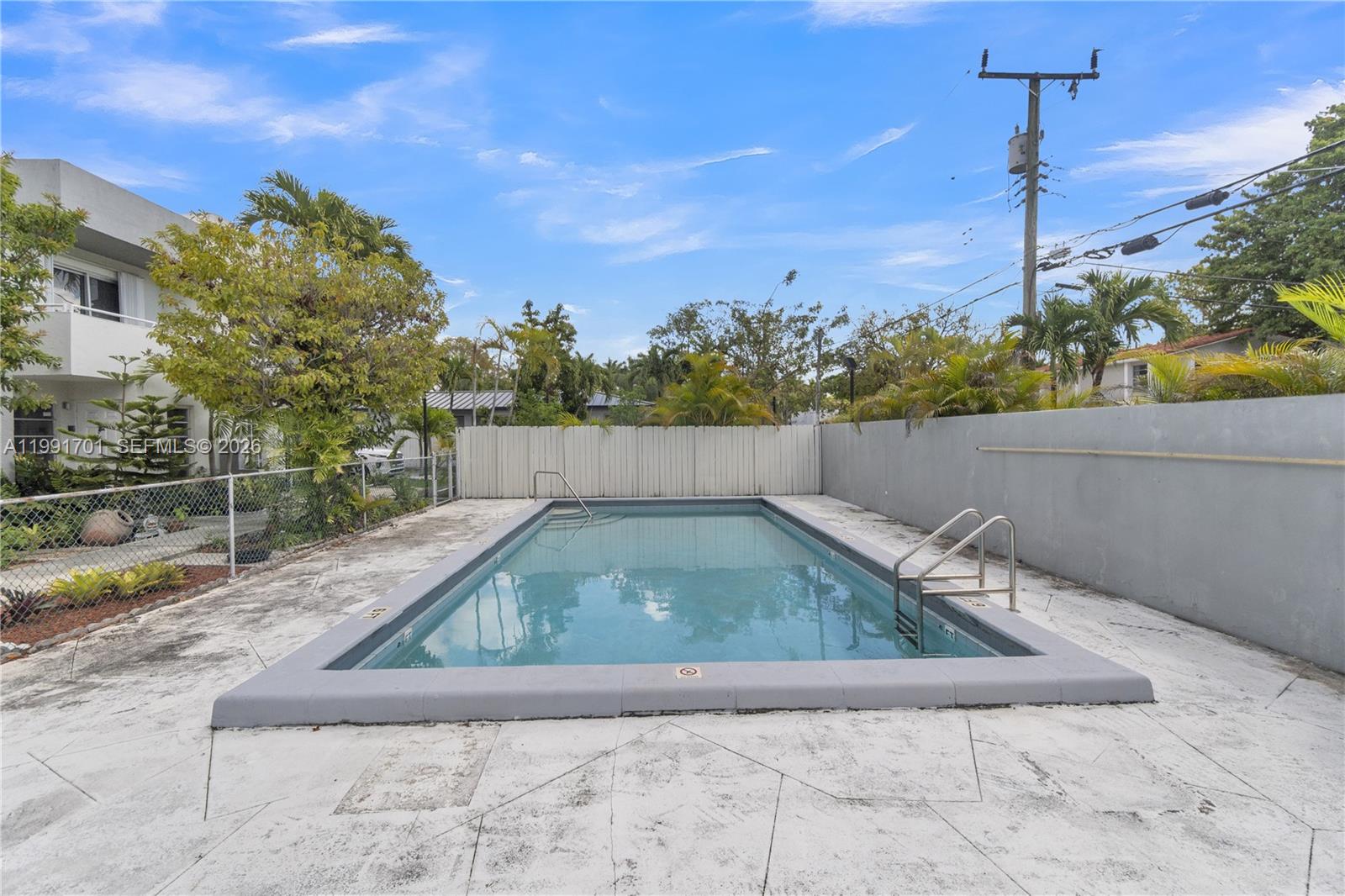 ALHAMBRA MANORS CONDO - Residential