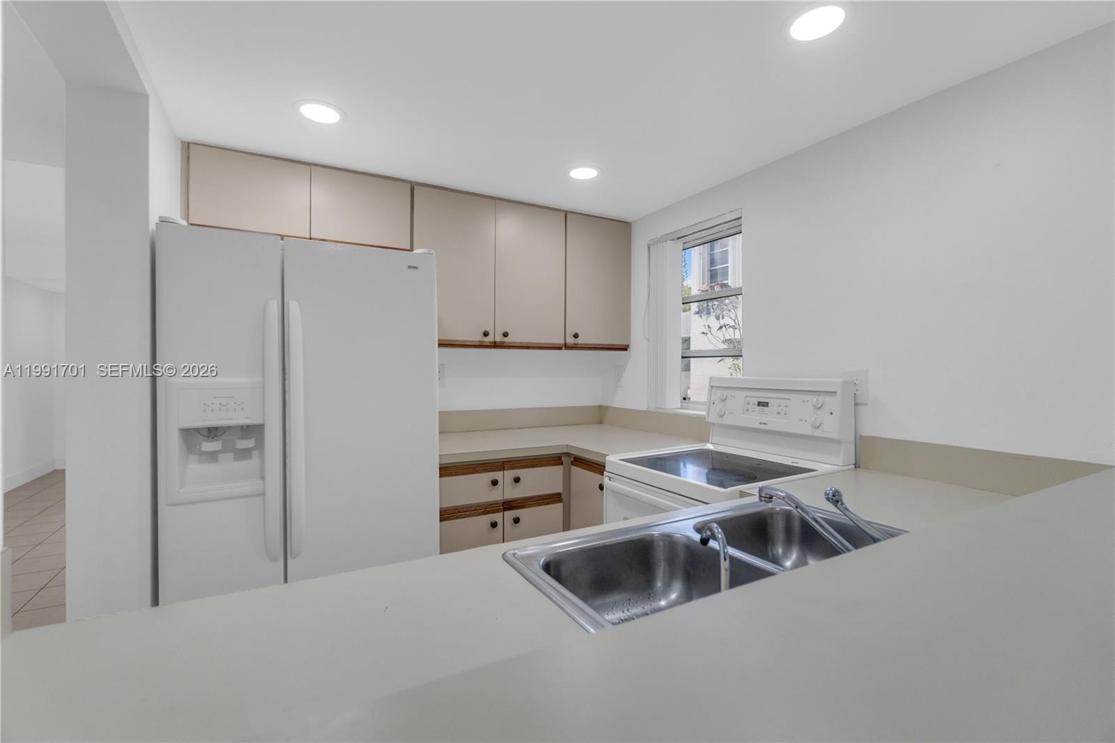 ALHAMBRA MANORS CONDO - Residential