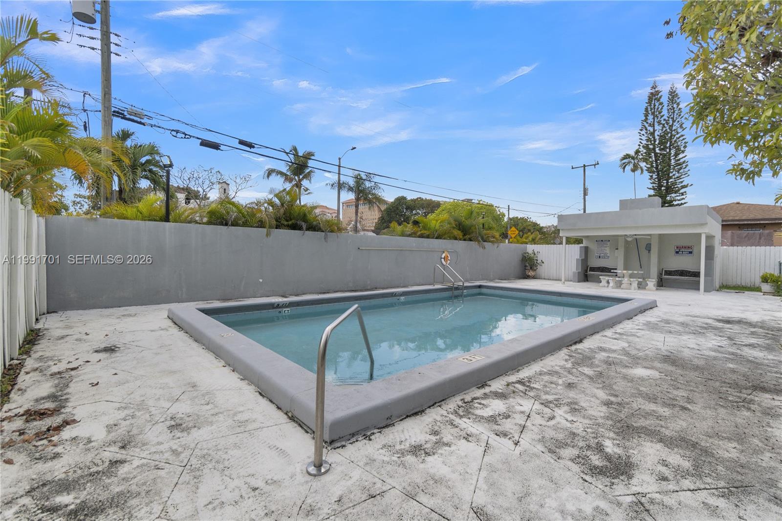 ALHAMBRA MANORS CONDO - Residential