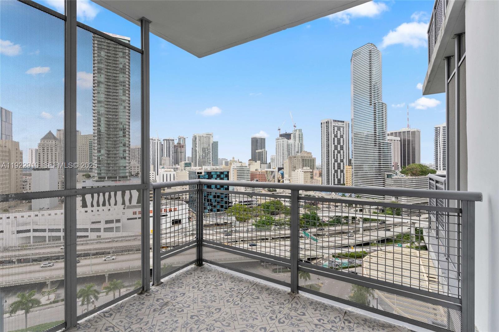 WIND CONDO - Residential