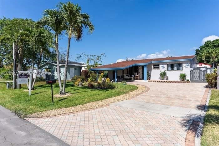 Photo of 707 SW 3rd Ave, Hallandale Beach, FL 33009 (MLS # A12036590)