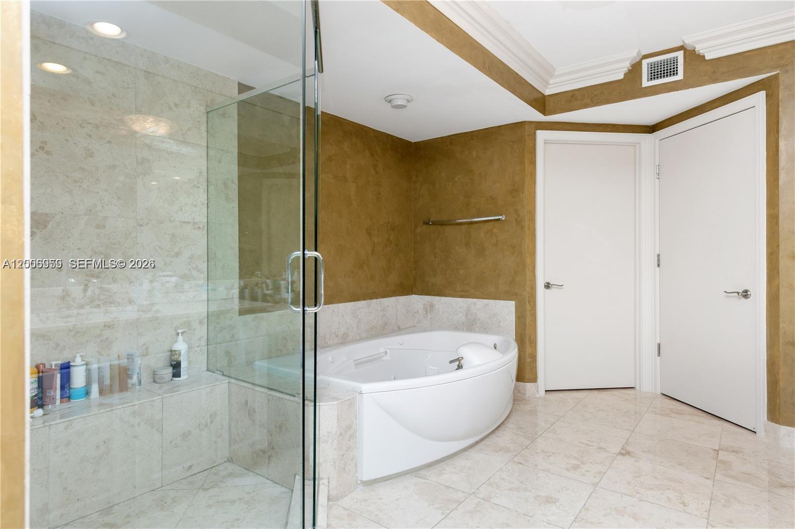 HAMPTONS SOUTH CONDO - Residential