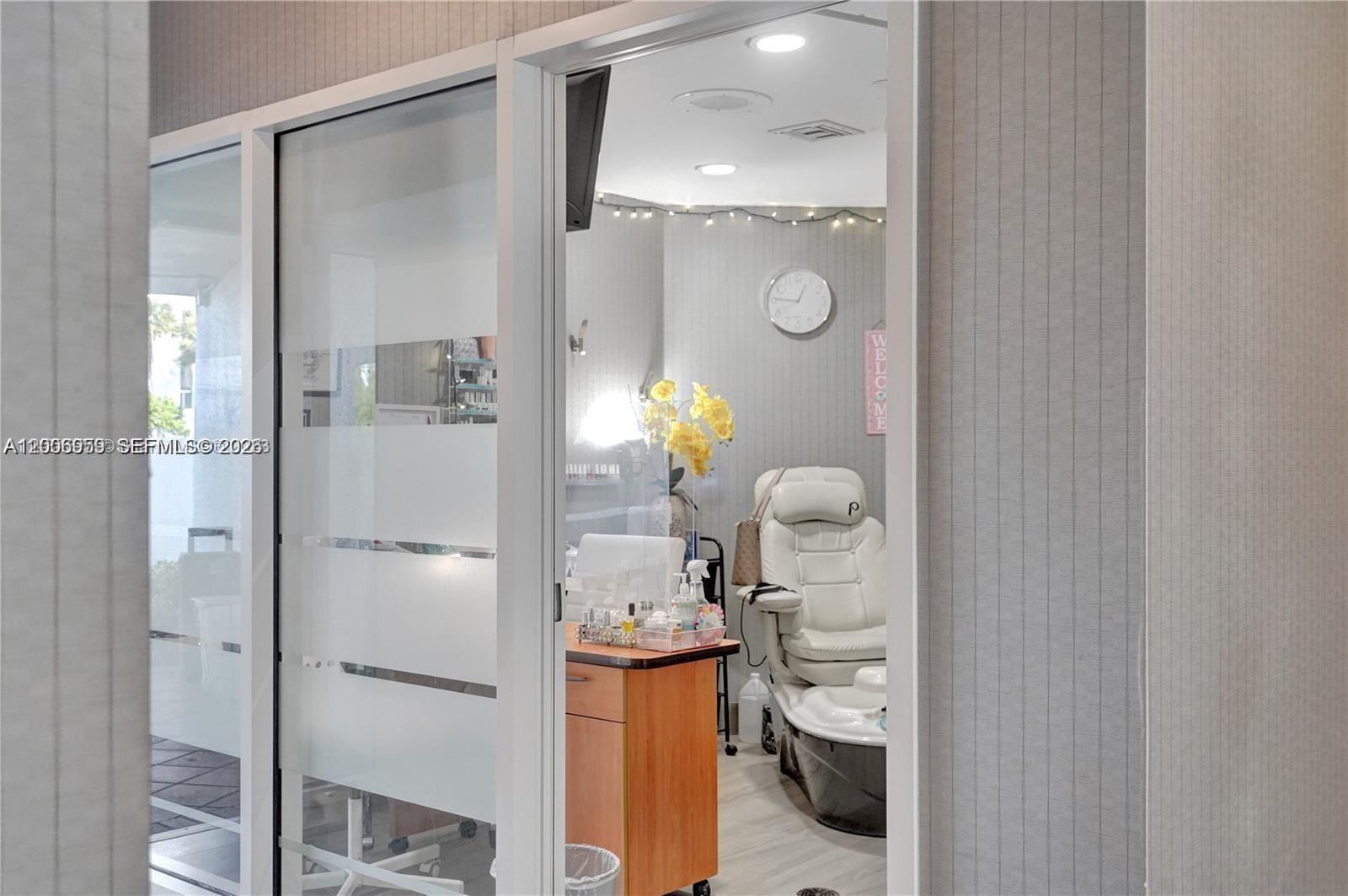 HAMPTONS SOUTH CONDO - Residential