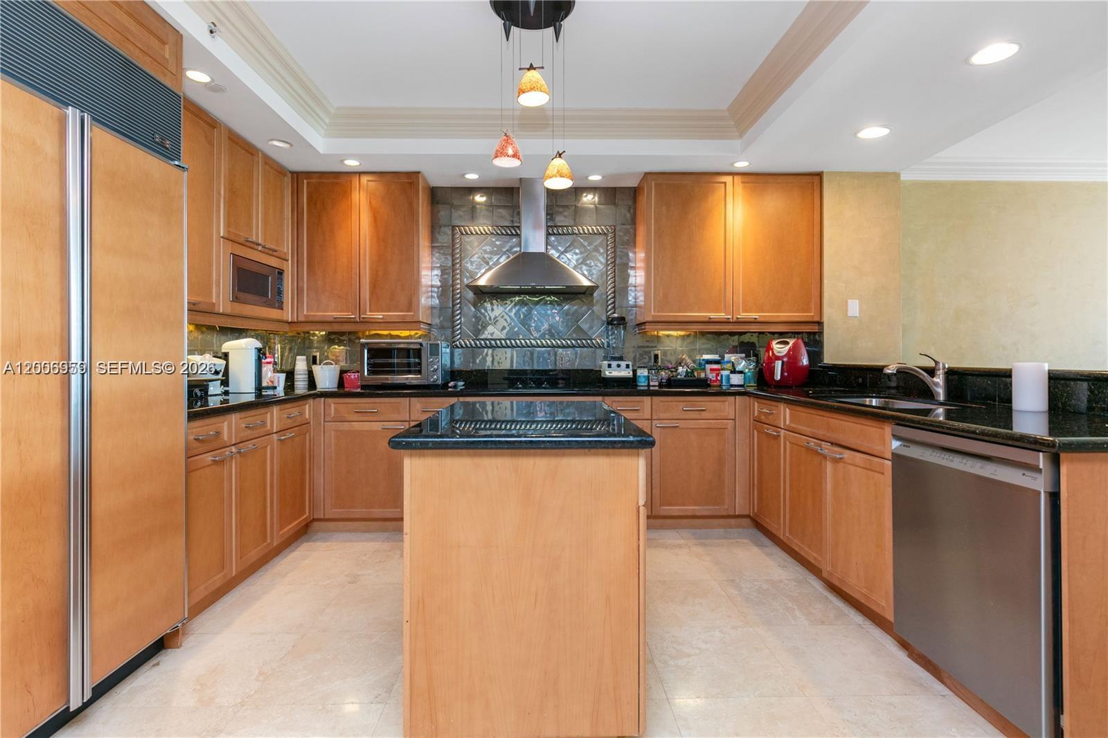 HAMPTONS SOUTH CONDO - Residential