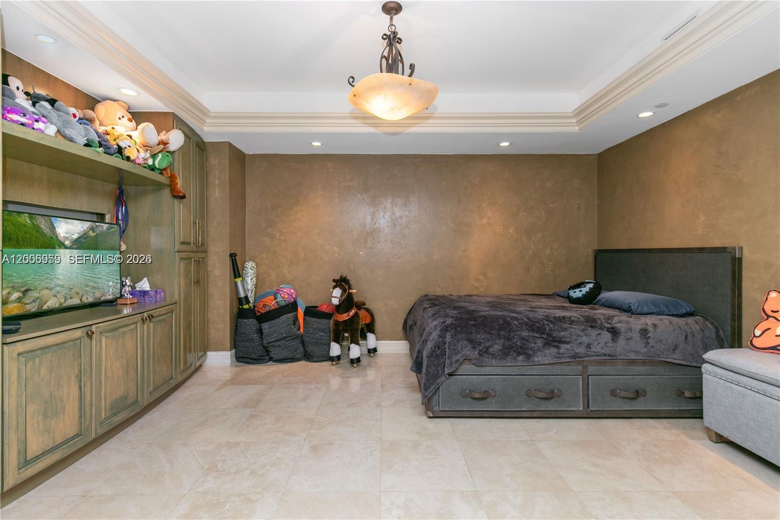 HAMPTONS SOUTH CONDO - Residential