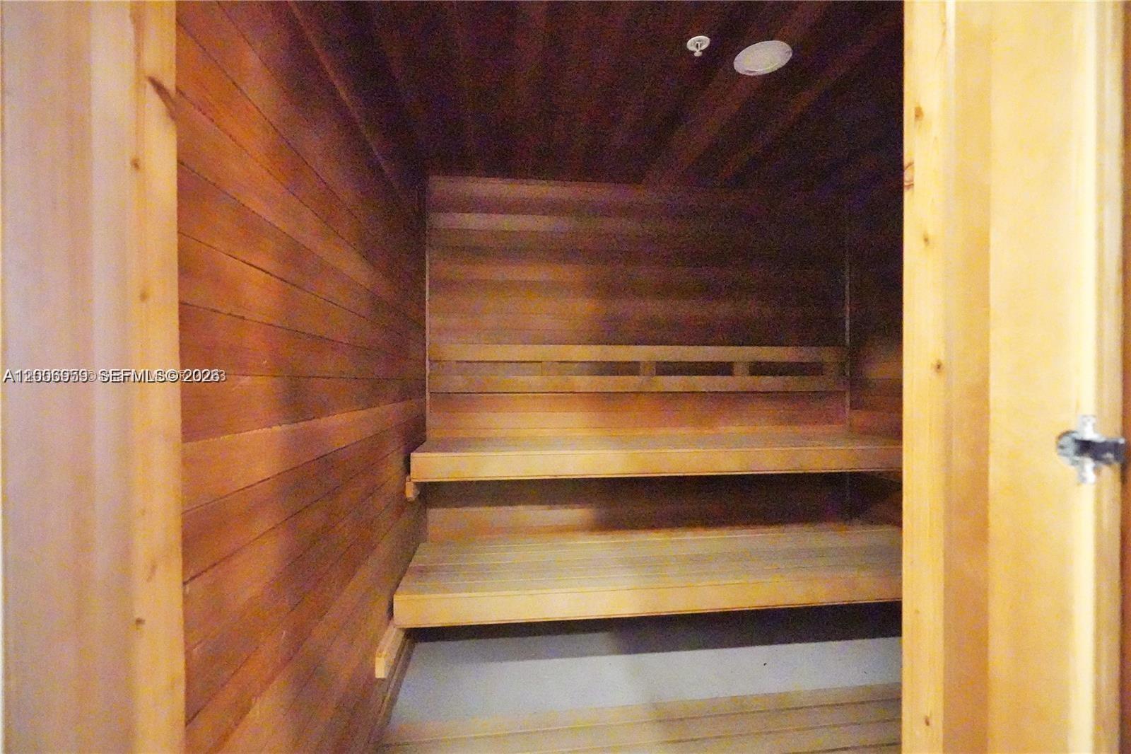 HAMPTONS SOUTH CONDO - Residential