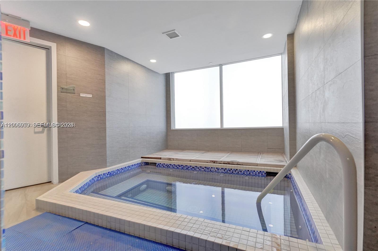 HAMPTONS SOUTH CONDO - Residential