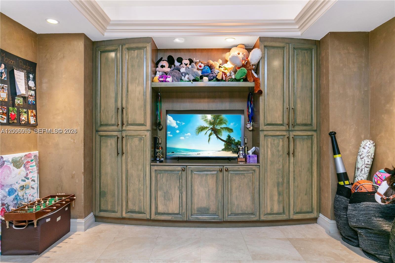 HAMPTONS SOUTH CONDO - Residential