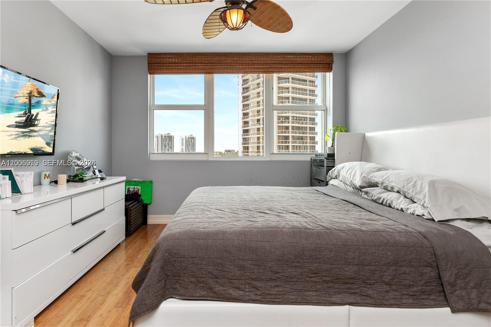 HAMPTONS SOUTH CONDO - Residential