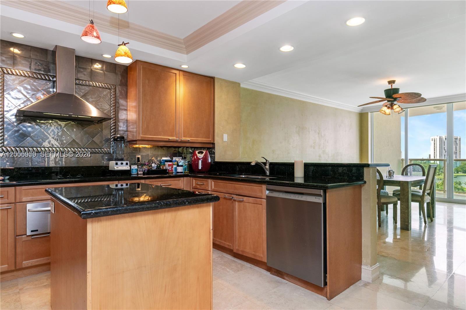 HAMPTONS SOUTH CONDO - Residential