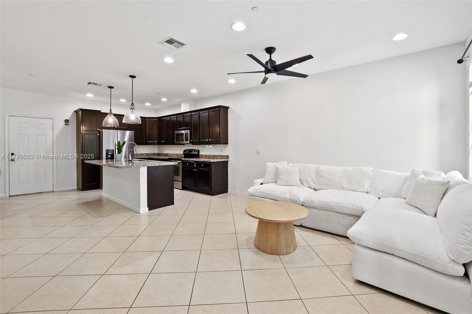 8144 Cascada Isles Dr