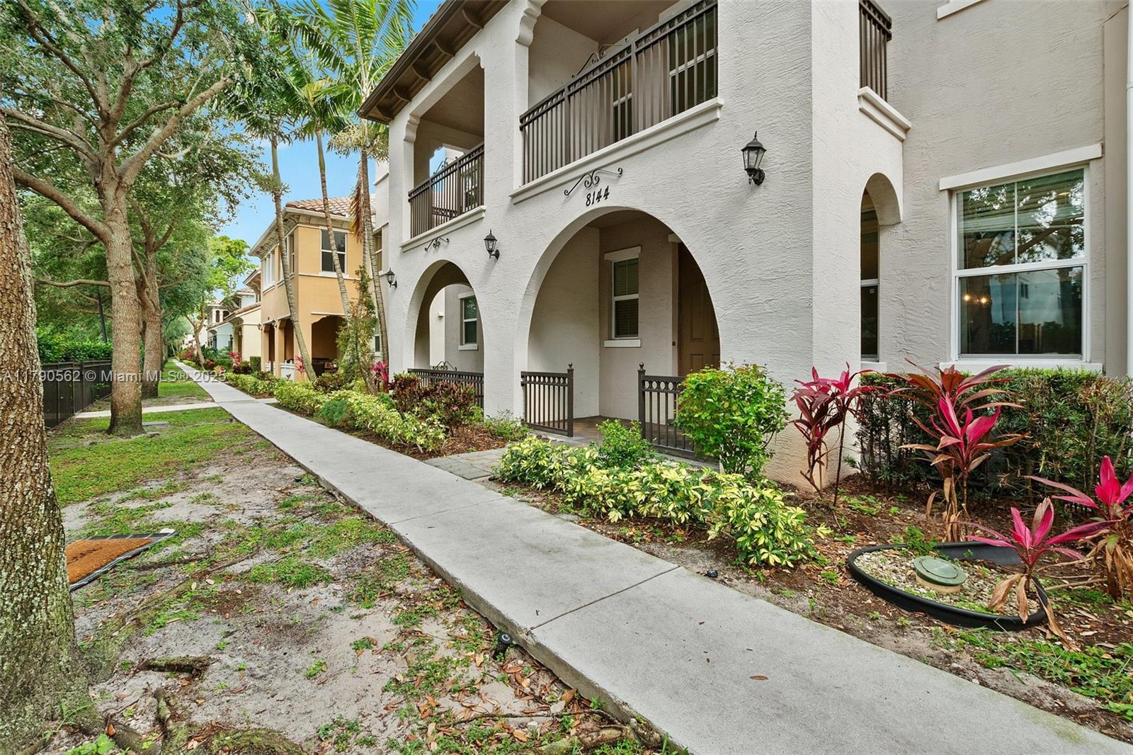 8144 Cascada Isles Dr