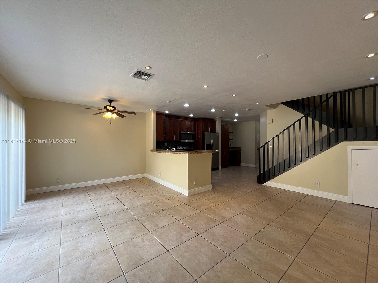 8016 NW 29th St, Sunrise, FL, 33322/$360,000 4 8016 NW 29th St