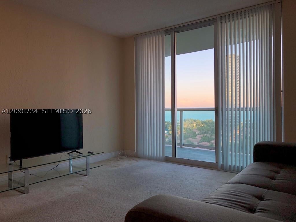 19390 Collins Ave 1624