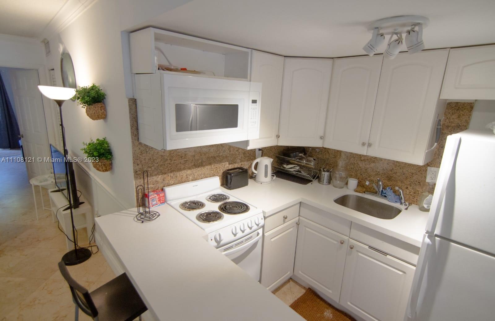 HIBISCUS SOUTH CONDO - Residential Lease