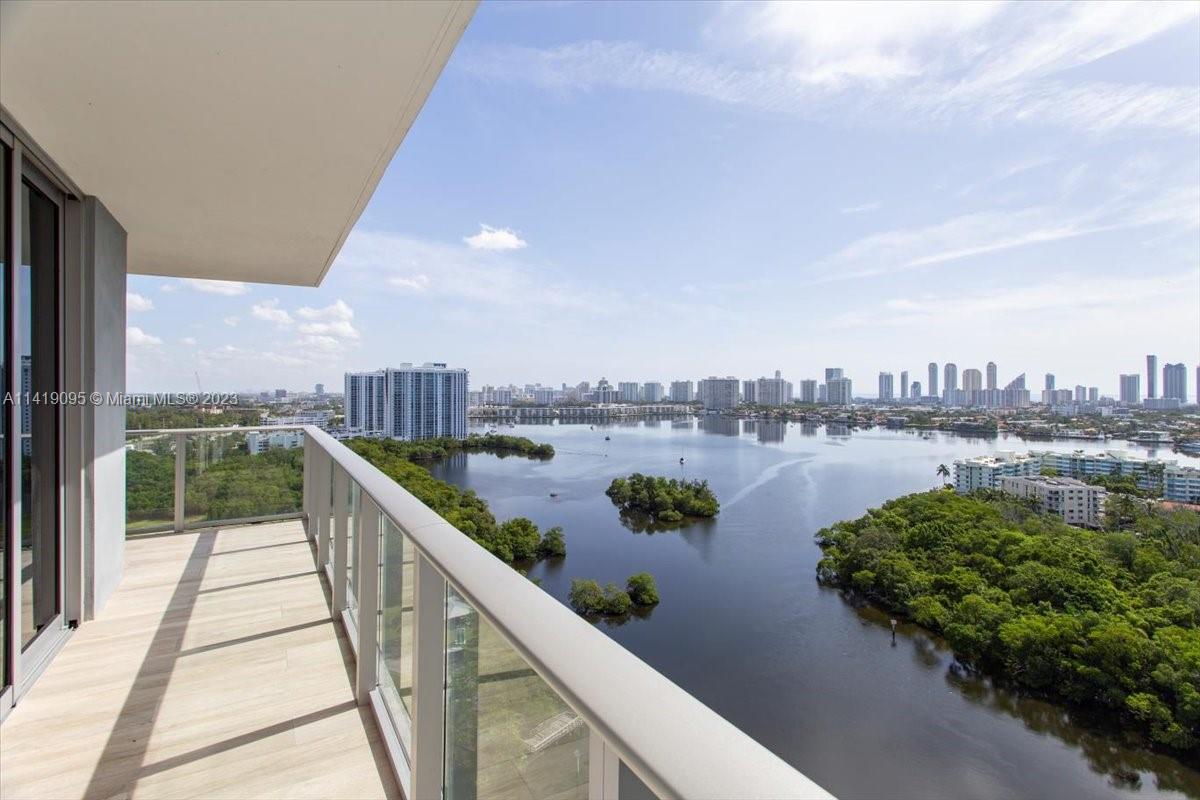THE HARBOUR NORTH CONDO - Residential