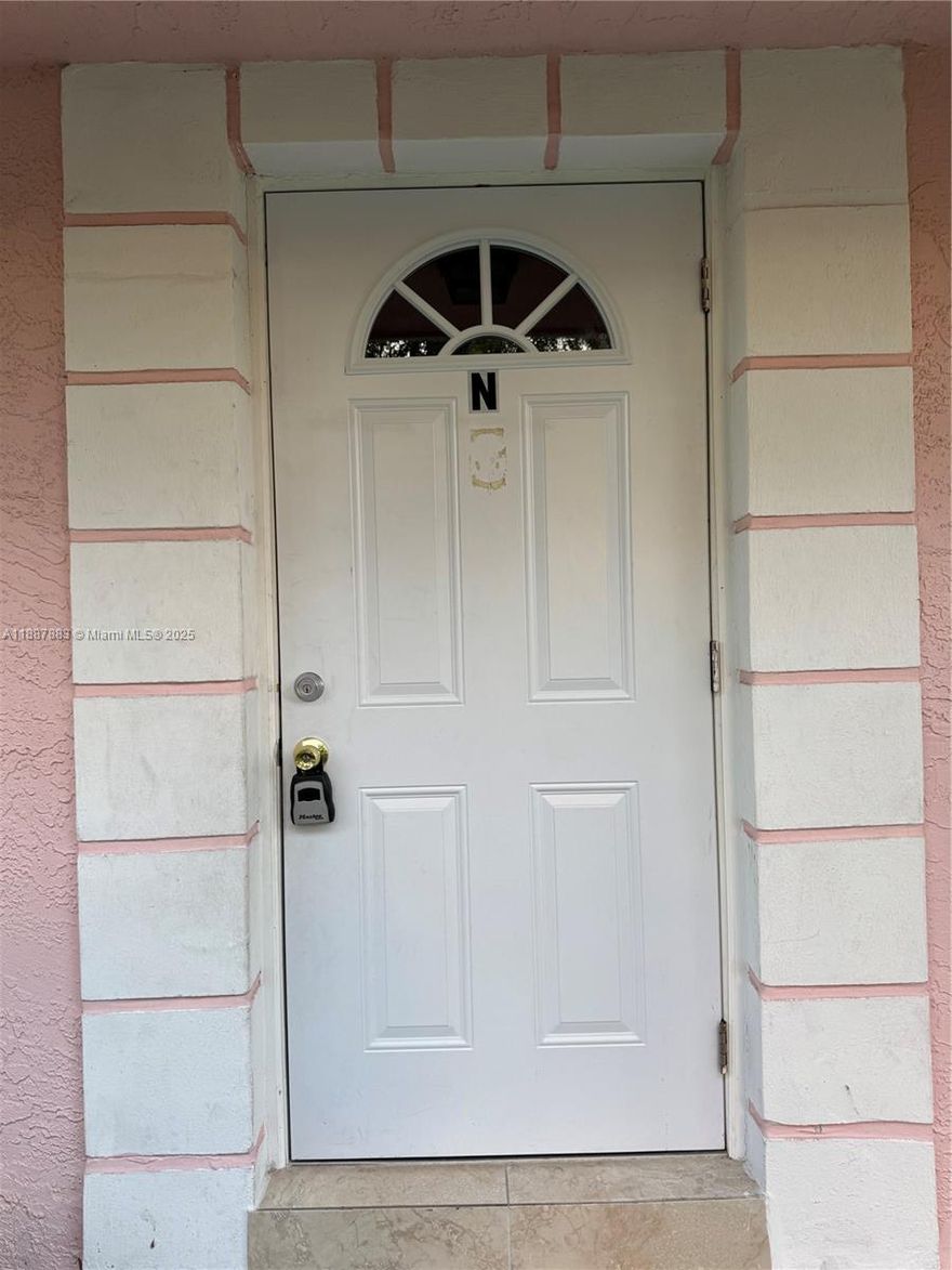 2 Bedrooms, 1 bathroom. Appliances including New and beautiful bathroom. Easy to view. See it, Rent it . 1st Month & 1 security deposits. A must see! Available for immediate occupancy. No HOA process and quick move in. DO not wait!  Owner pays for lawn care.

Docs Required: (1) ID of all adults that will be living in the Property. (2) Two Months of Recent Bank Statements. (3) Residential Application.
