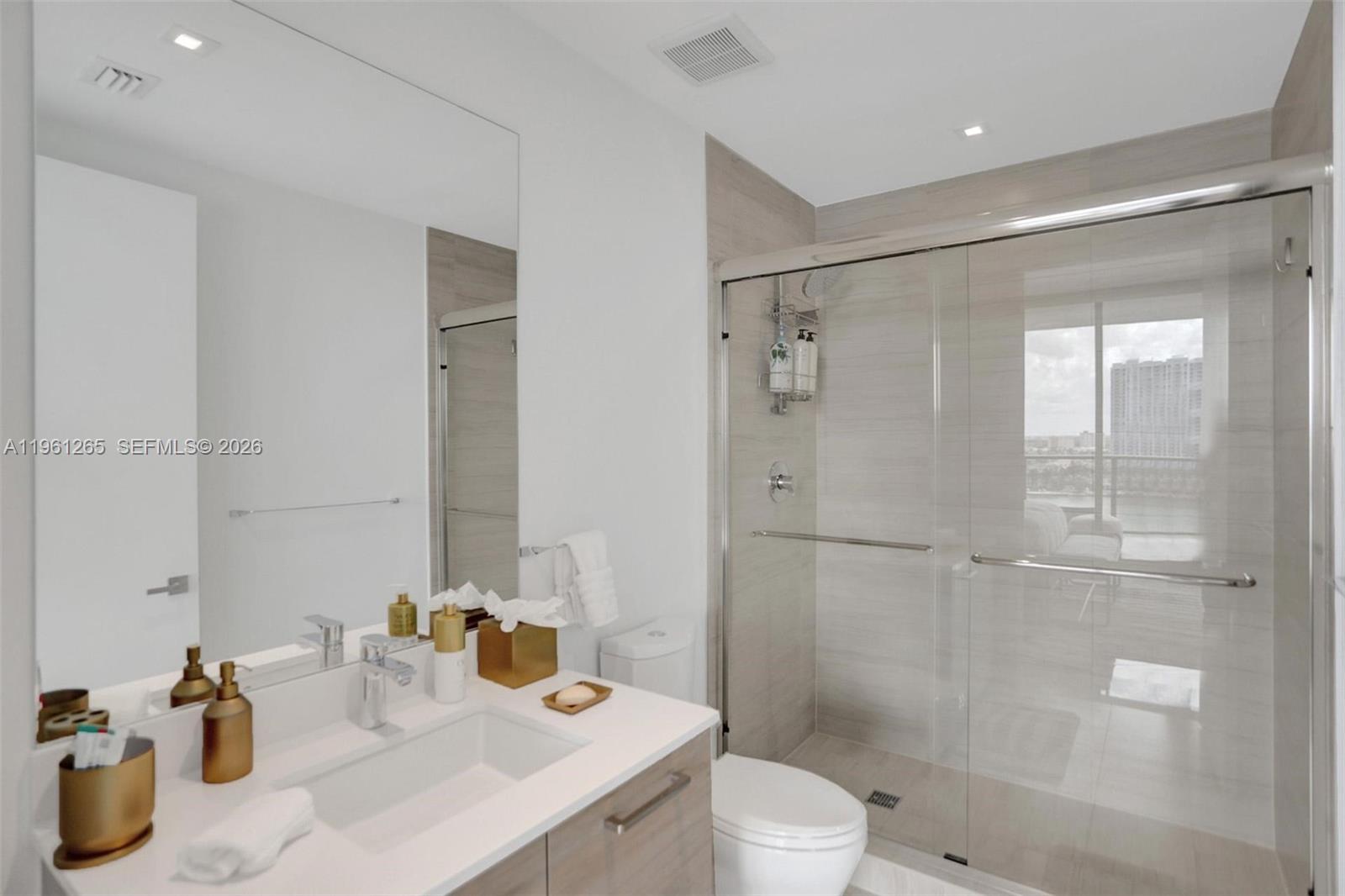 PRIVE CONDO - Residential