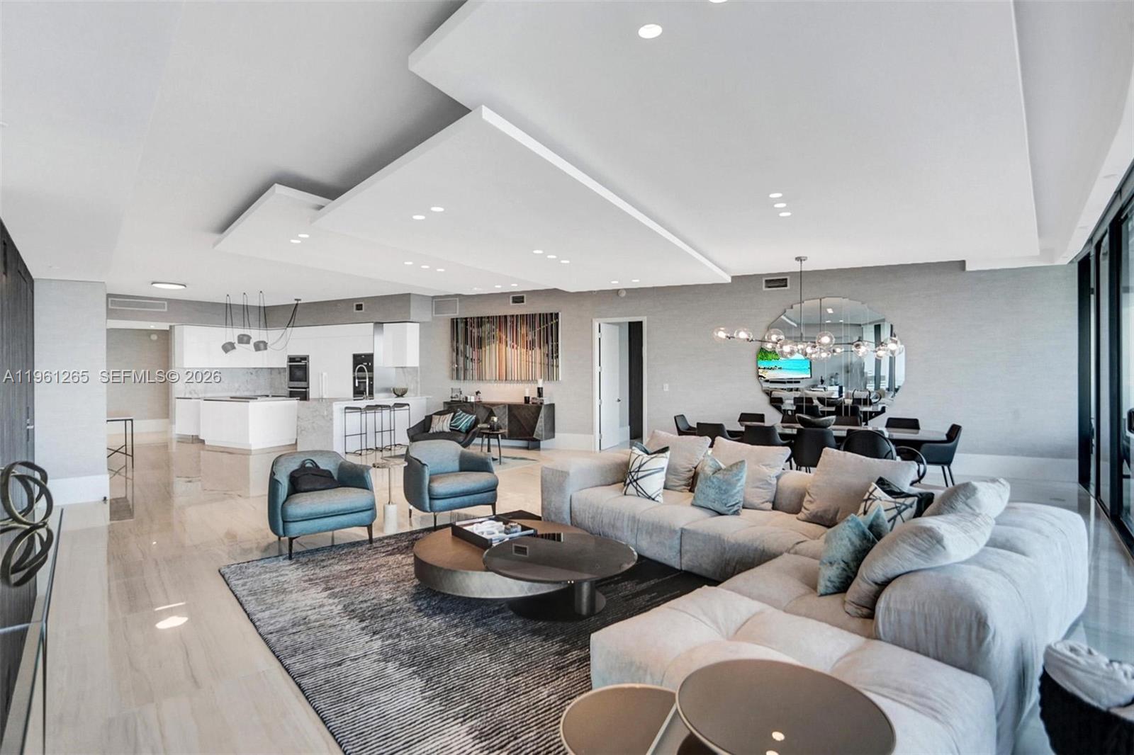 PRIVE CONDO - Residential