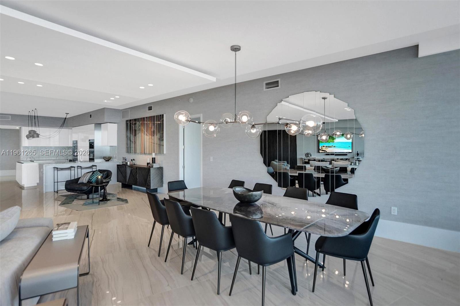 PRIVE CONDO - Residential