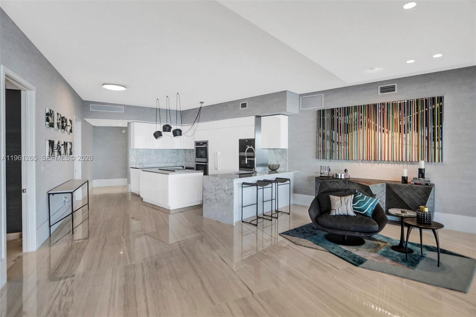 PRIVE CONDO - Residential