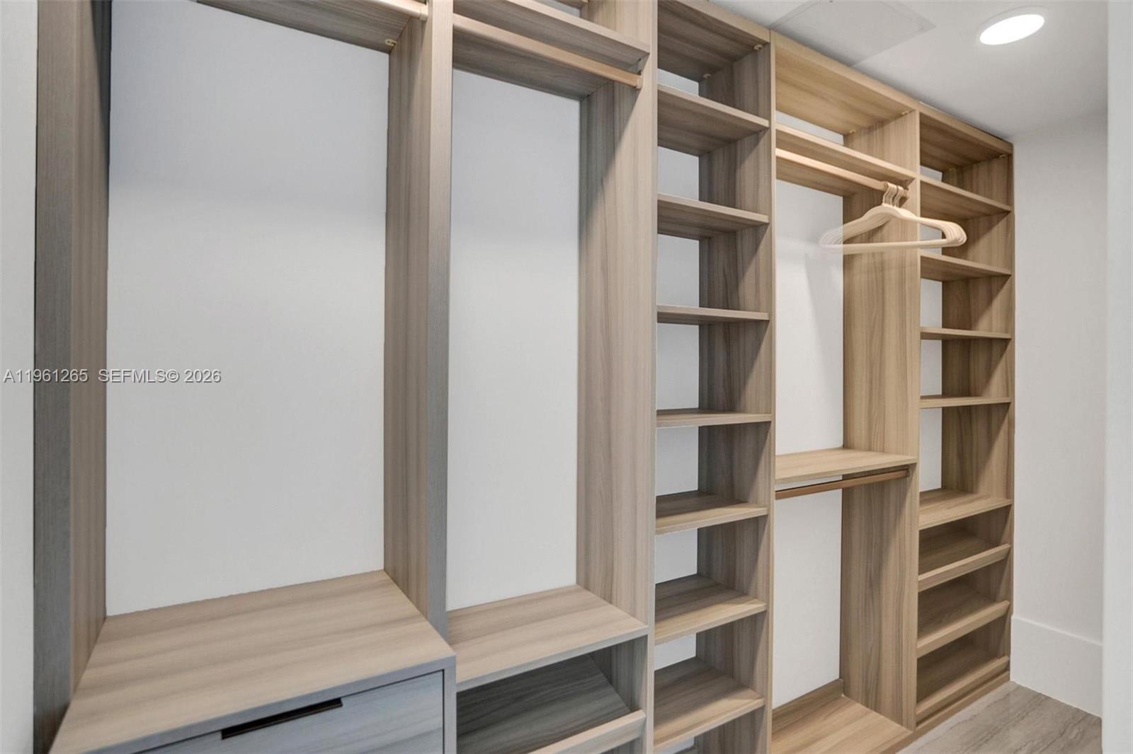 PRIVE CONDO - Residential