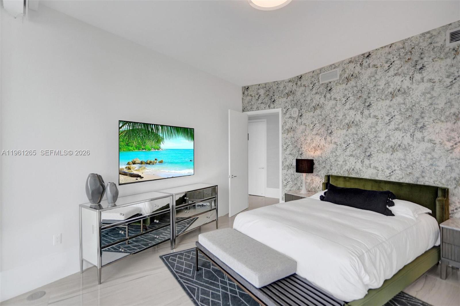 PRIVE CONDO - Residential