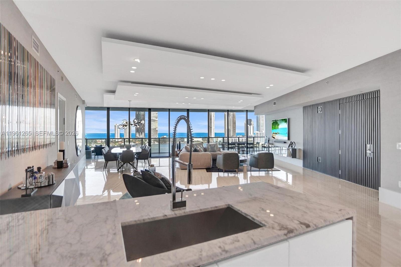 PRIVE CONDO - Residential