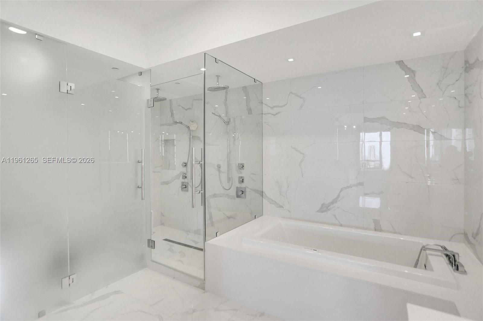 PRIVE CONDO - Residential