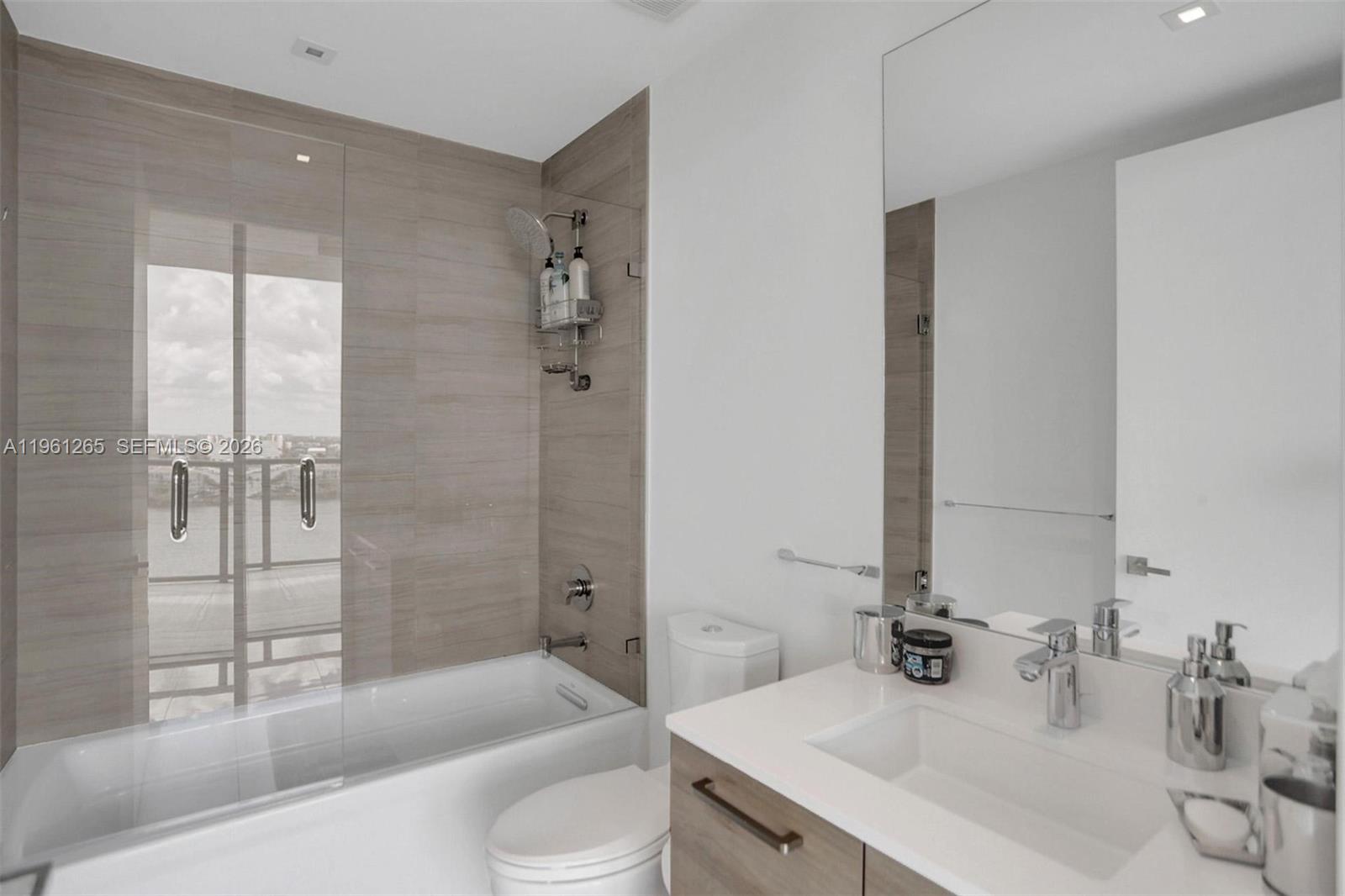 PRIVE CONDO - Residential