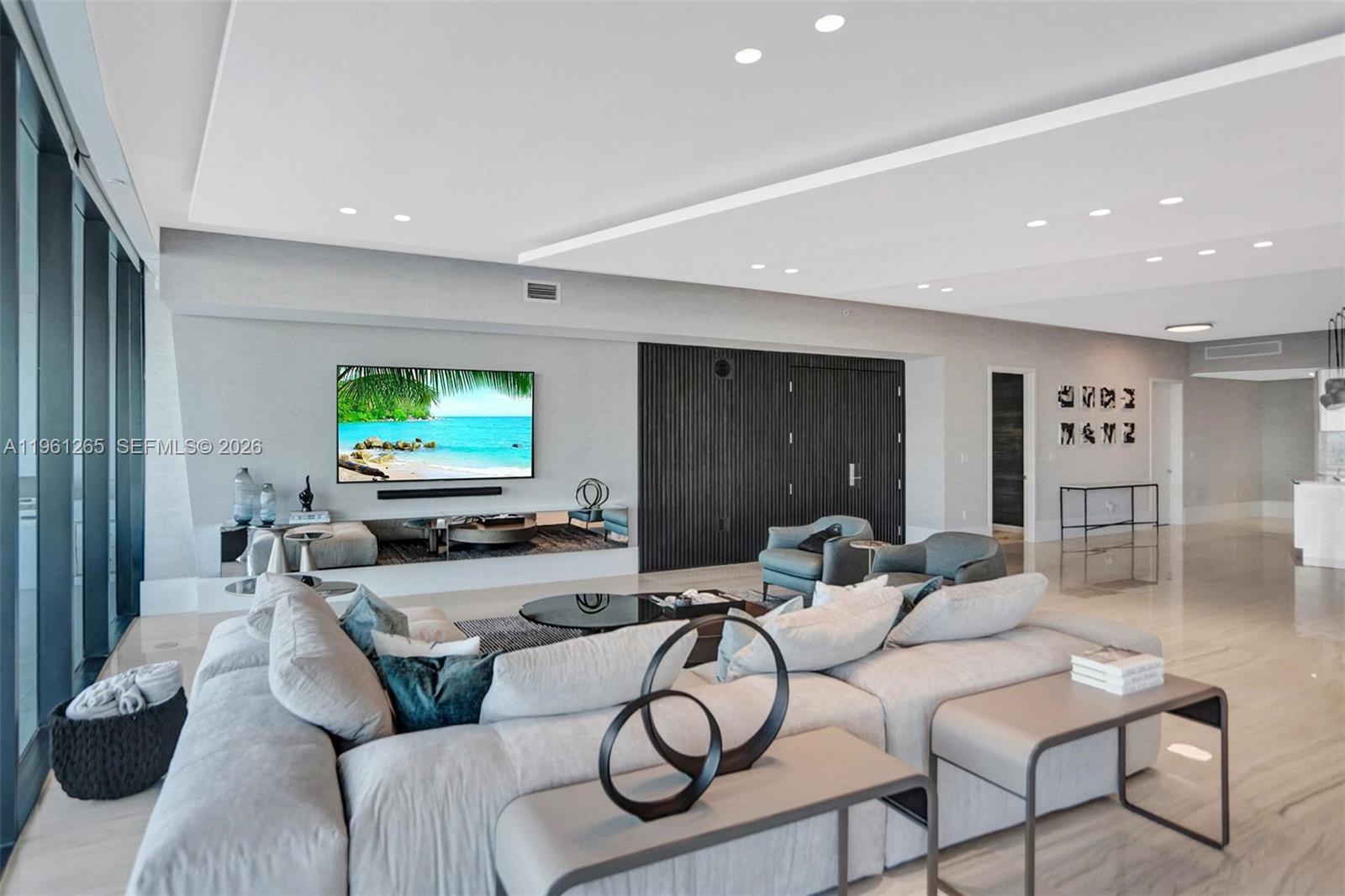 PRIVE CONDO - Residential