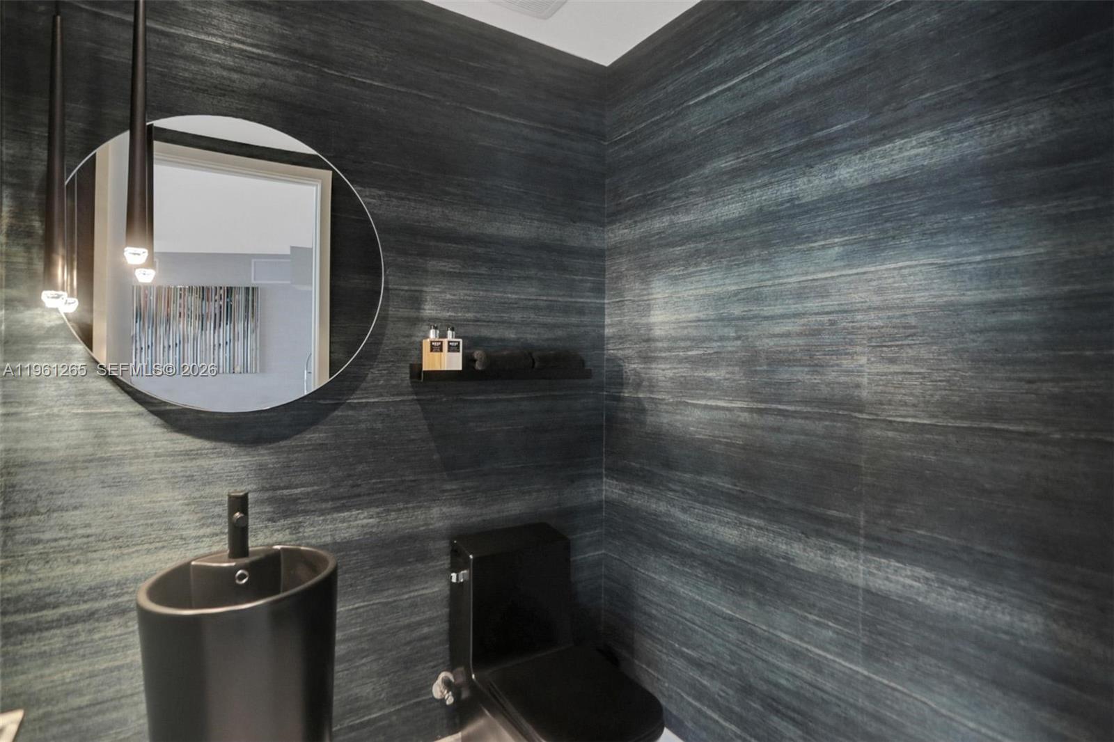 PRIVE CONDO - Residential