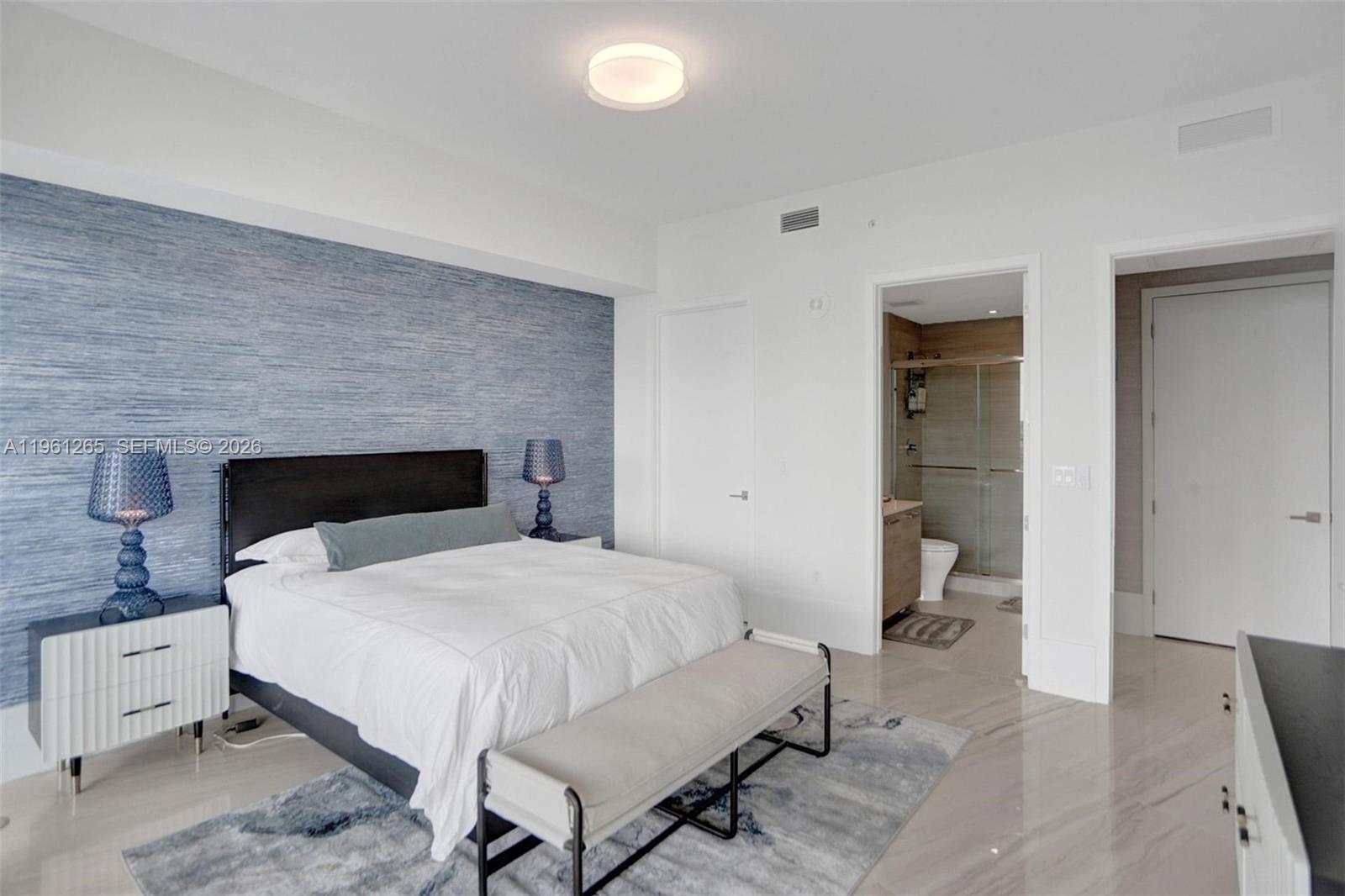 PRIVE CONDO - Residential