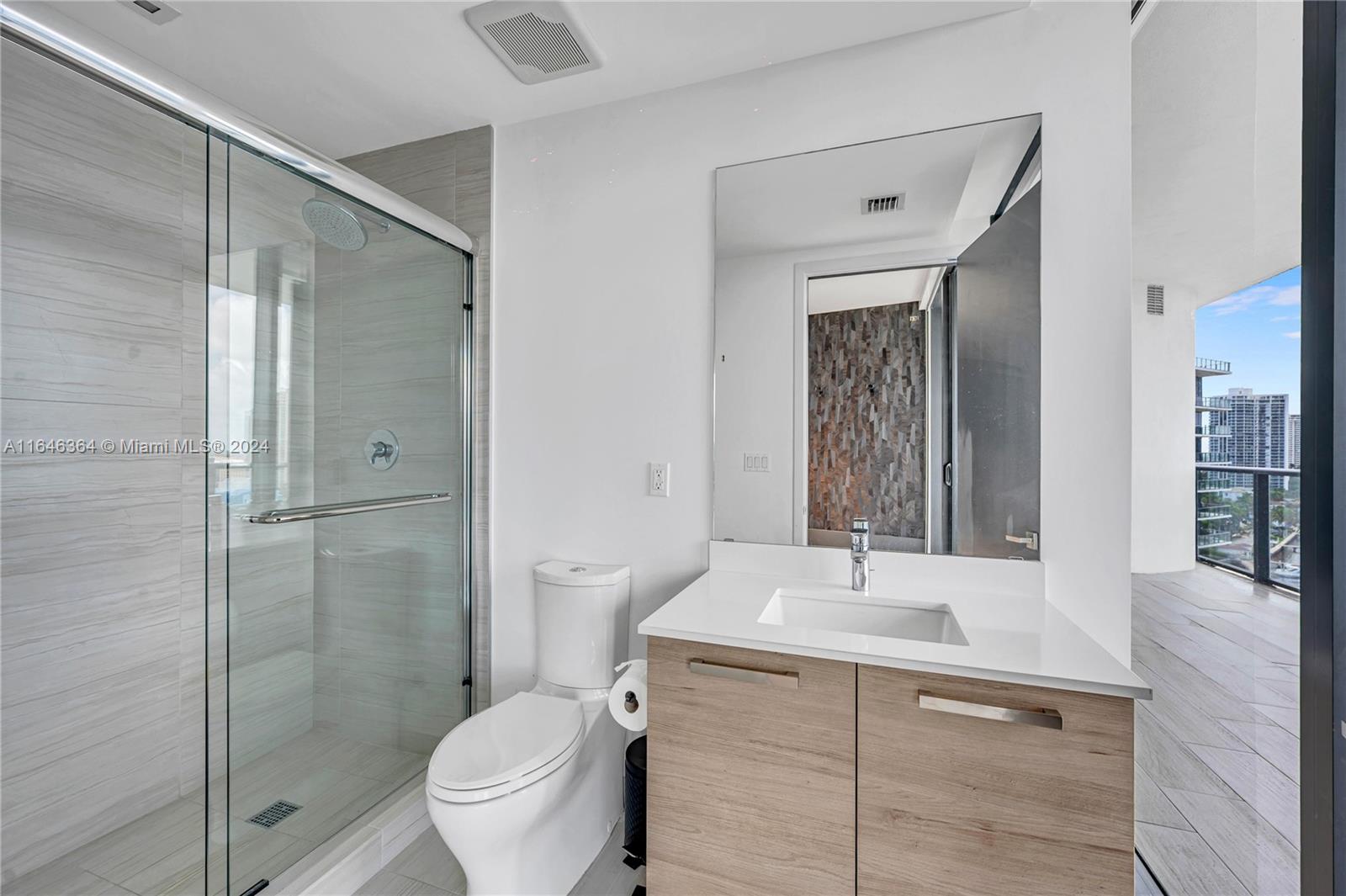 PRIVE CONDO - Residential