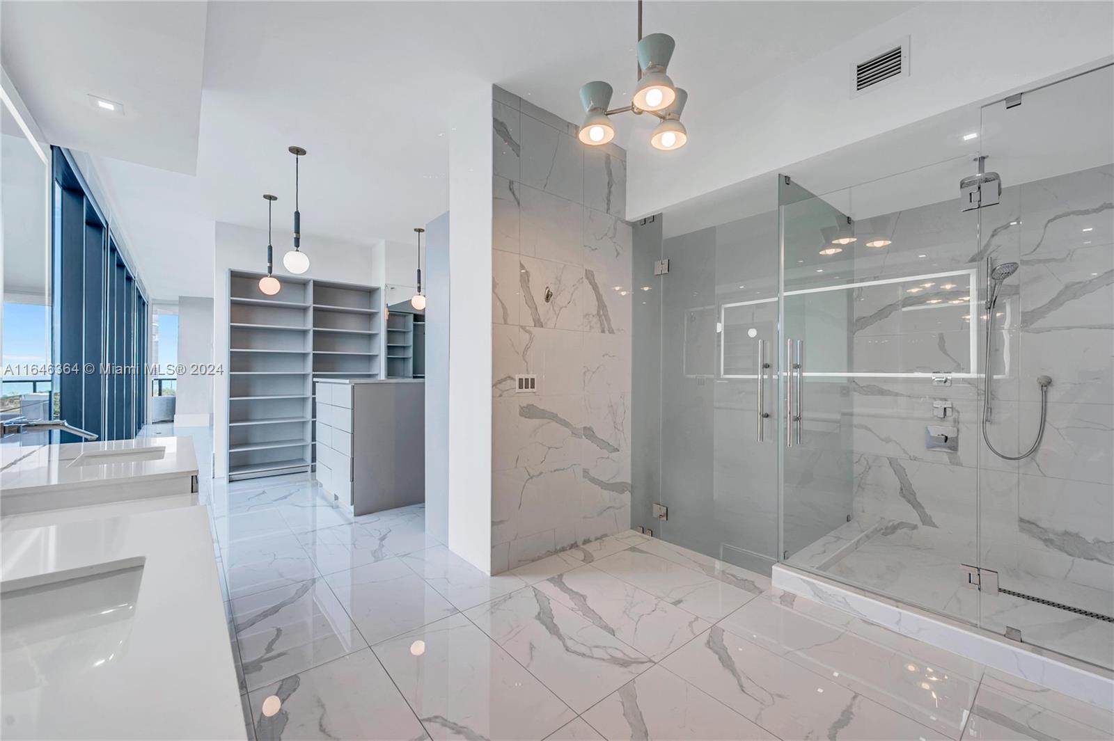 PRIVE CONDO - Residential