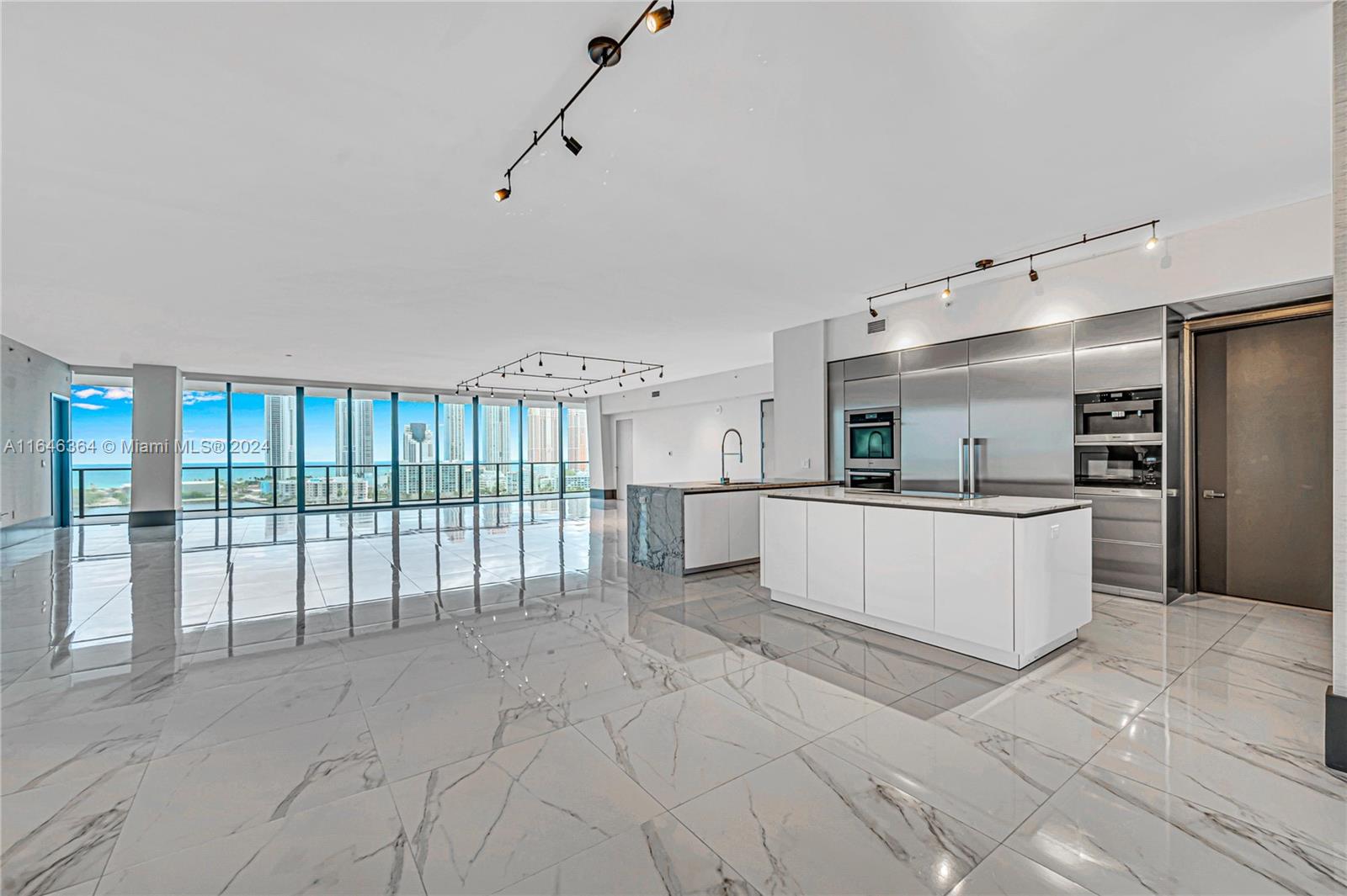 PRIVE CONDO - Residential