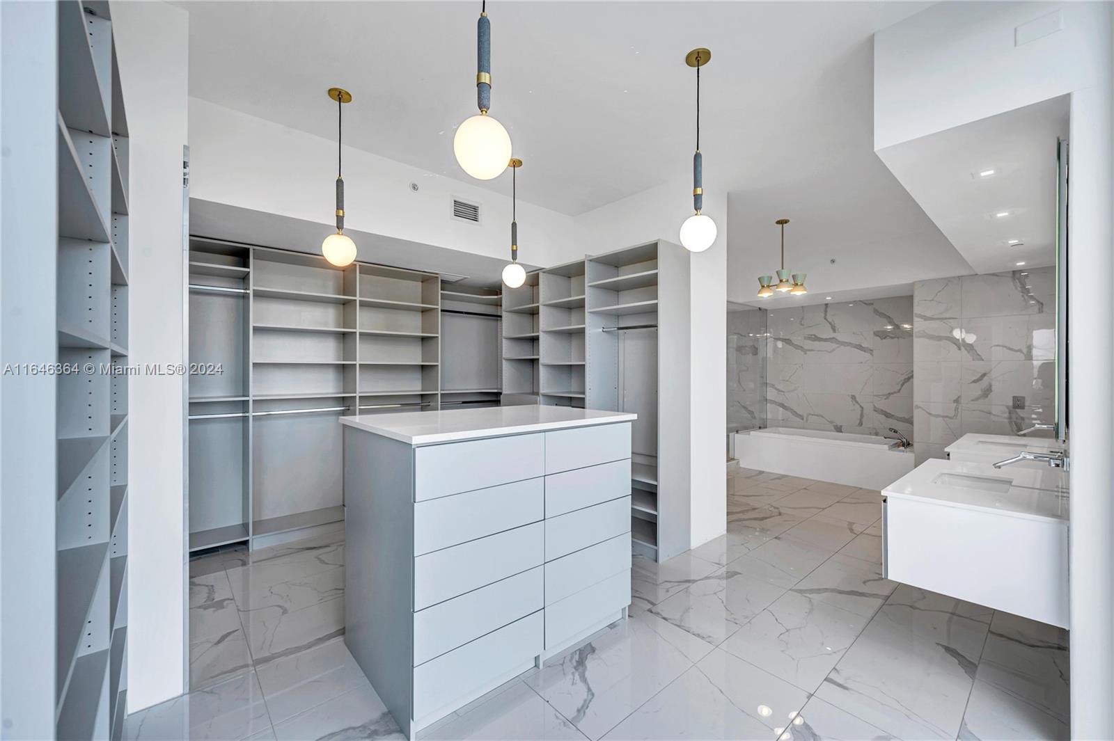 PRIVE CONDO - Residential