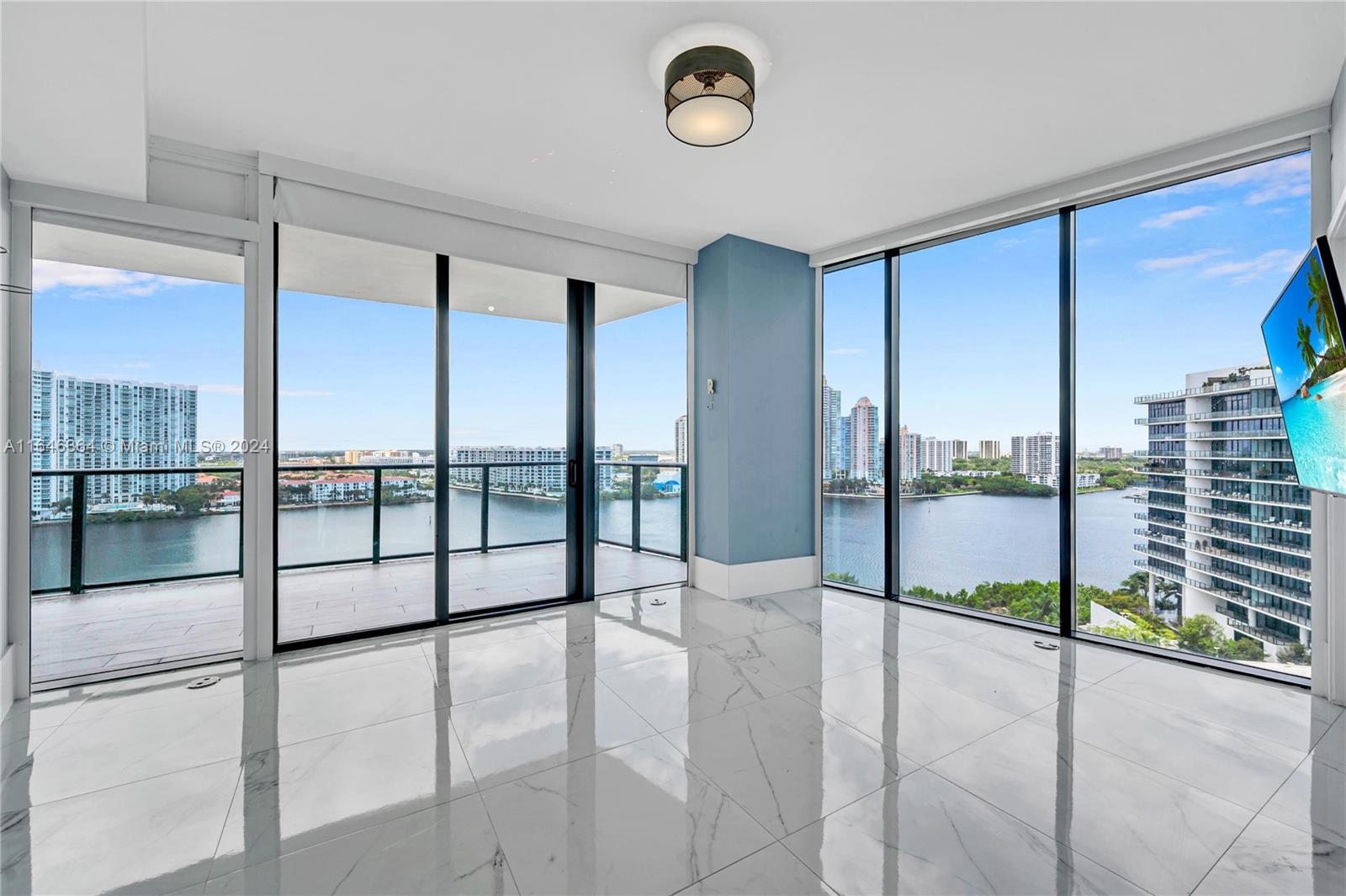 PRIVE CONDO - Residential