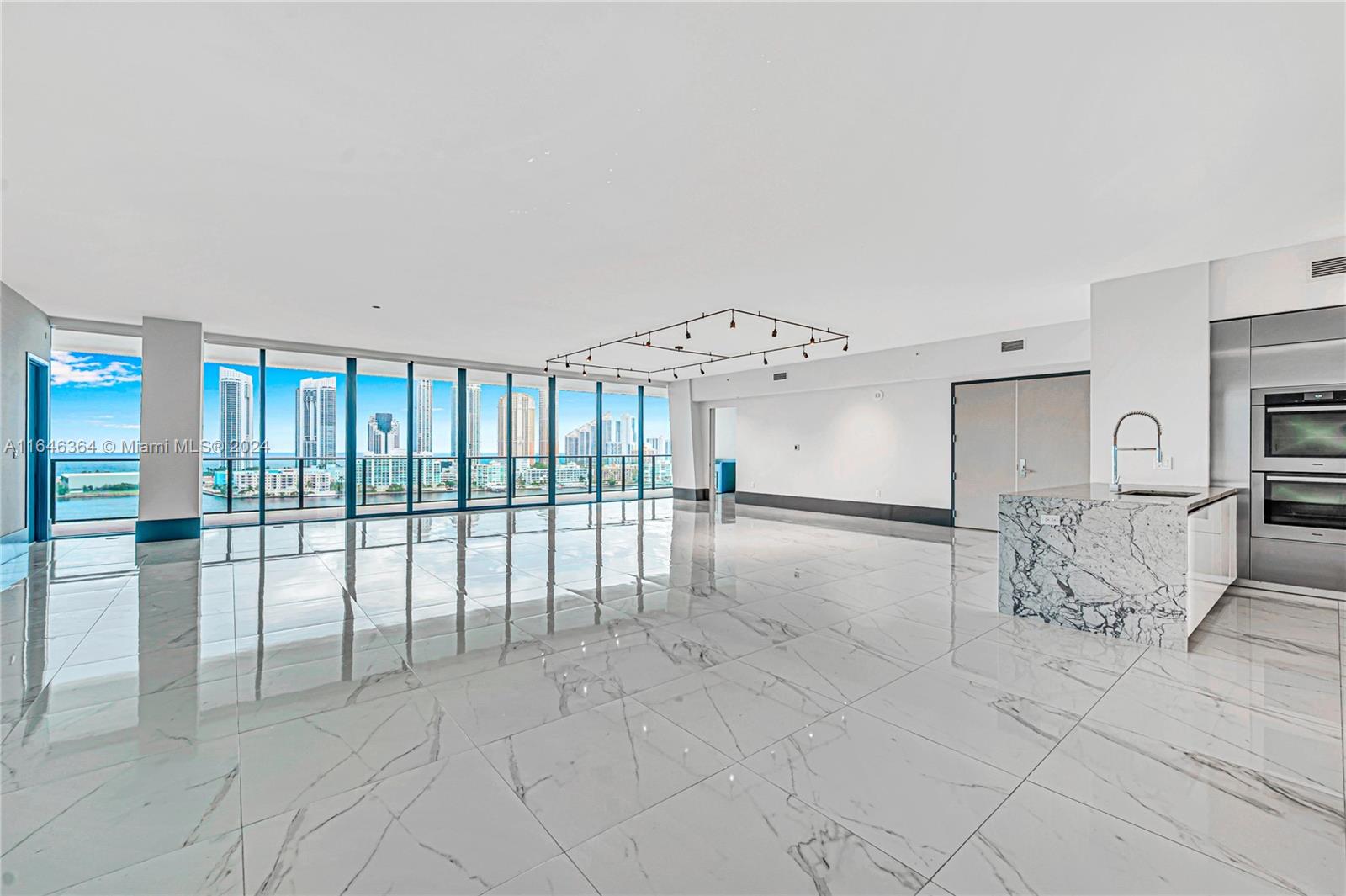 PRIVE CONDO - Residential