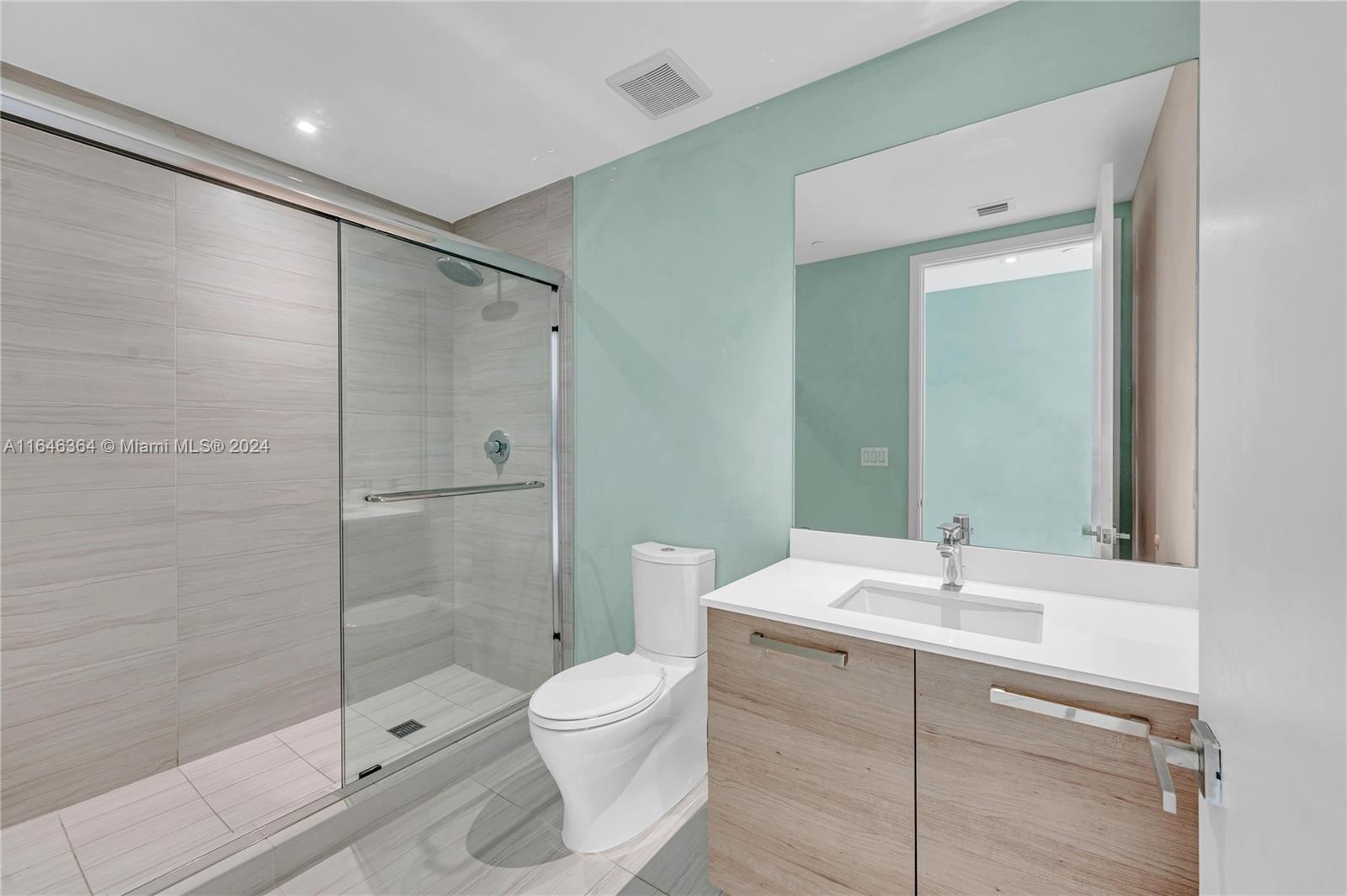 PRIVE CONDO - Residential